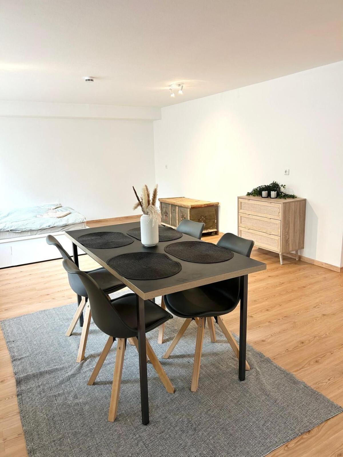 New Studio, & Quiet Apartment Munich
